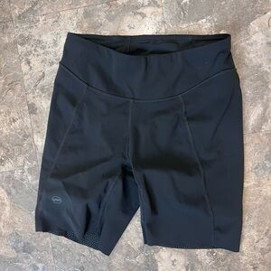 Janji Women’s 7” Pace Shorts - medium